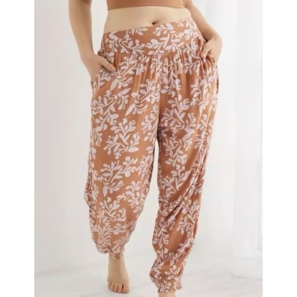 Aerie Floral Homebody Joggers Size XS Floral Beach Lounge Vacation